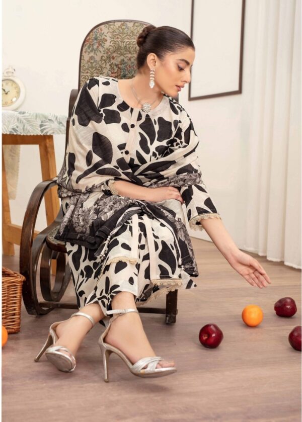 Sapphire 3Pc Bana Doriya Lawn Collection Design # 2 - Image 2